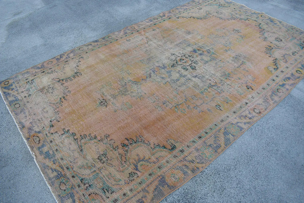 XL Vintage Turkish Accent Area Rug 5.3 x 9.1 ft