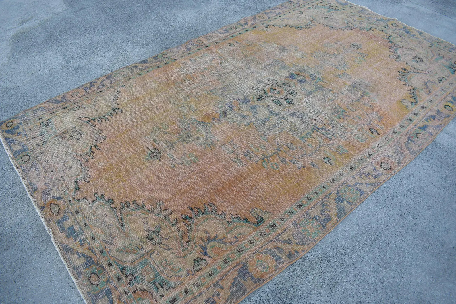 XL Vintage Turkish Accent Area Rug 5.3 x 9.1 ft