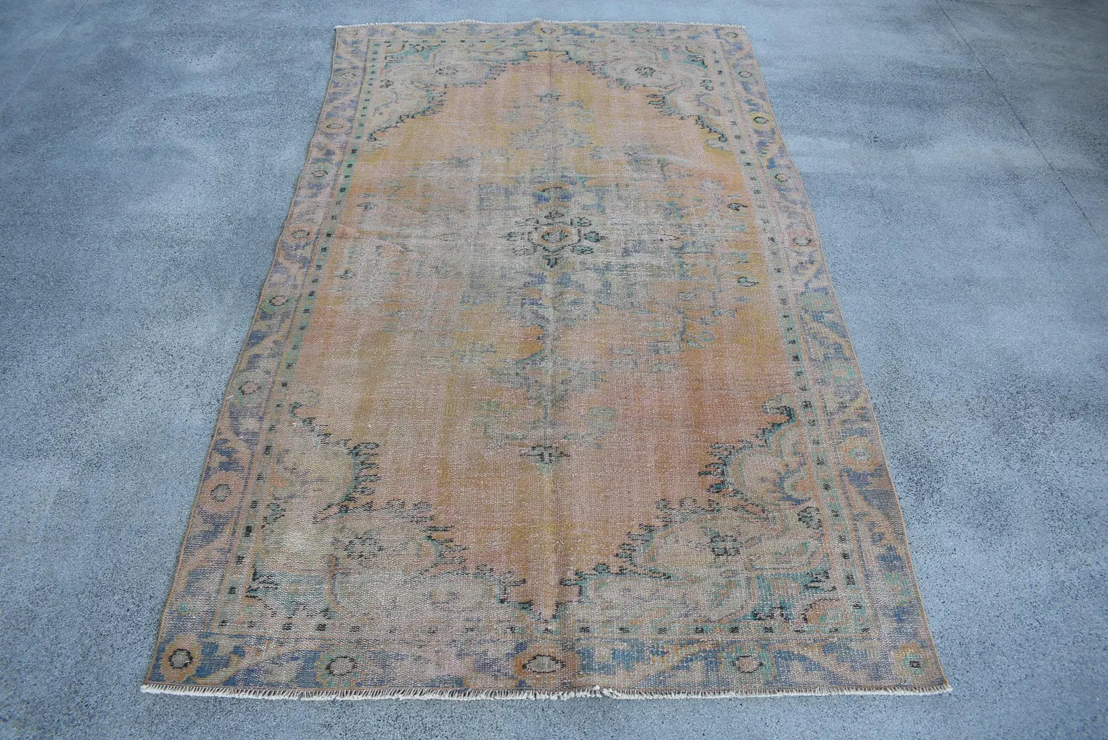 XL Vintage Turkish Accent Area Rug 5.3 x 9.1 ft