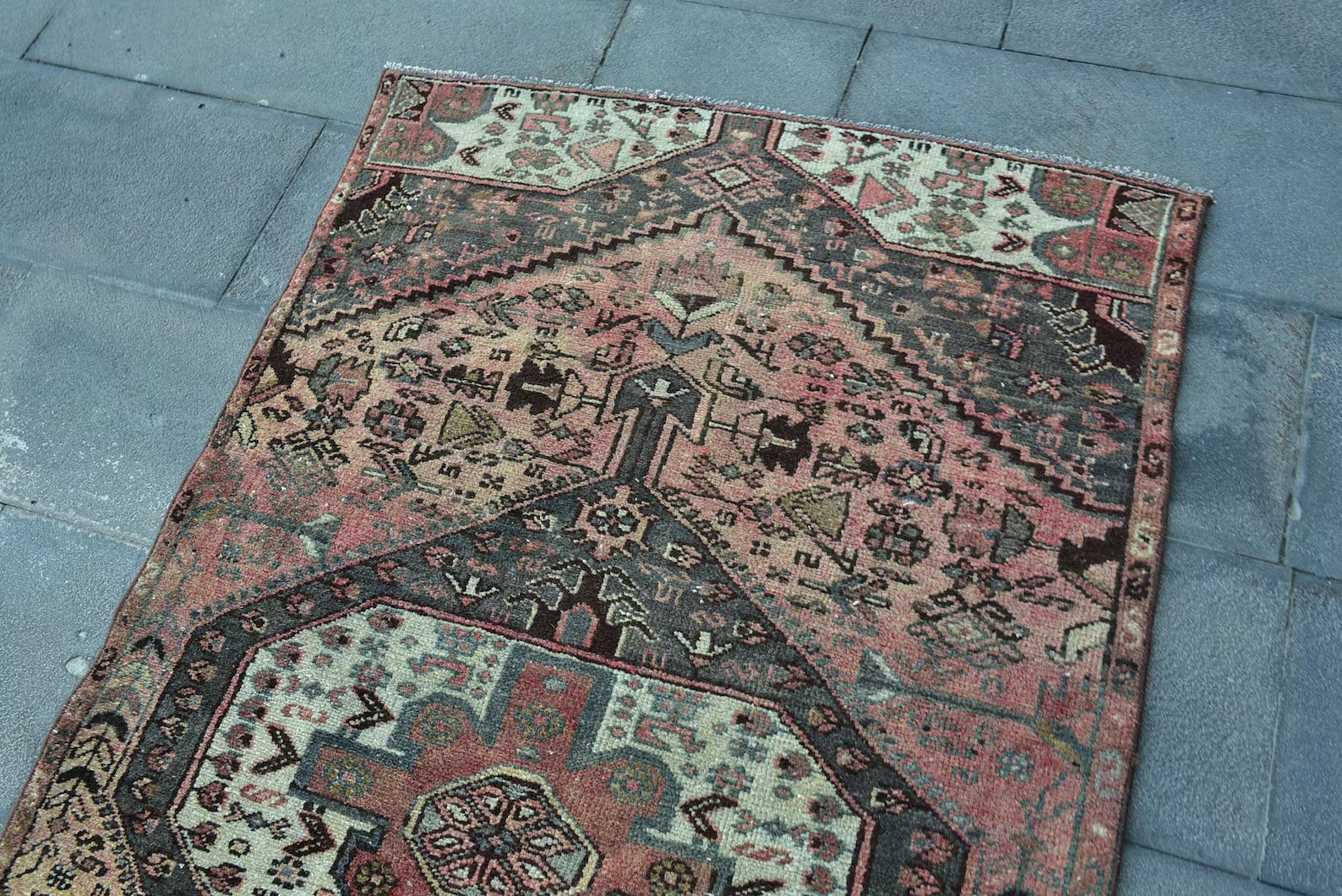 Vintage Persian Accent Area Rug 3.3 x 5.7 ft