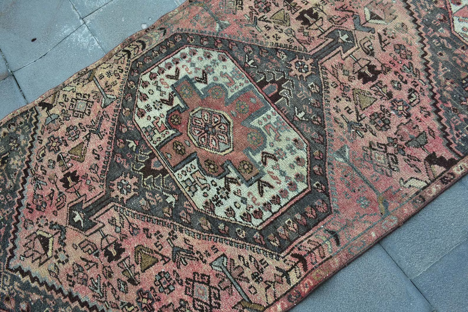 Vintage Persian Accent Area Rug 3.3 x 5.7 ft