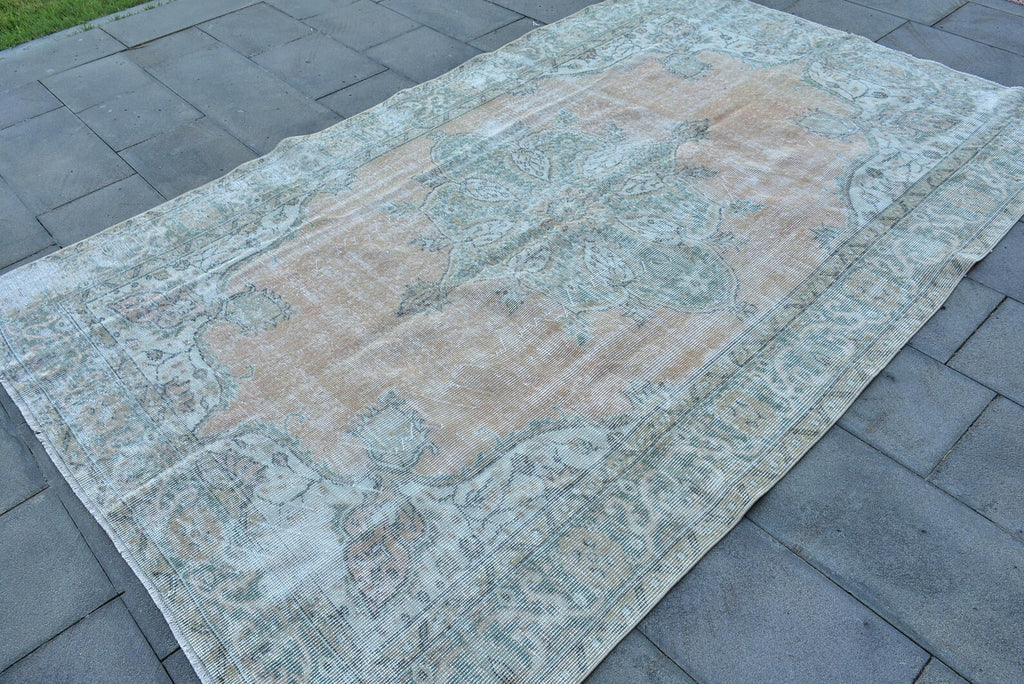 XL Vintage Turkish Accent Area Rug 5.7 x 8.9 ft