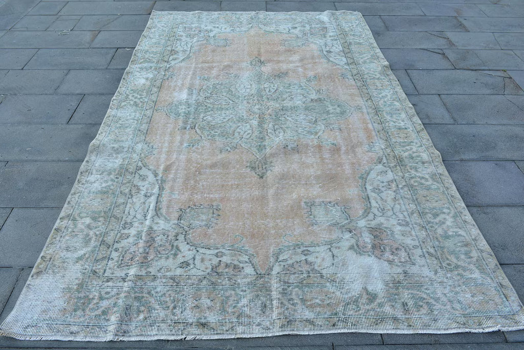 XL Vintage Turkish Accent Area Rug 5.7 x 8.9 ft