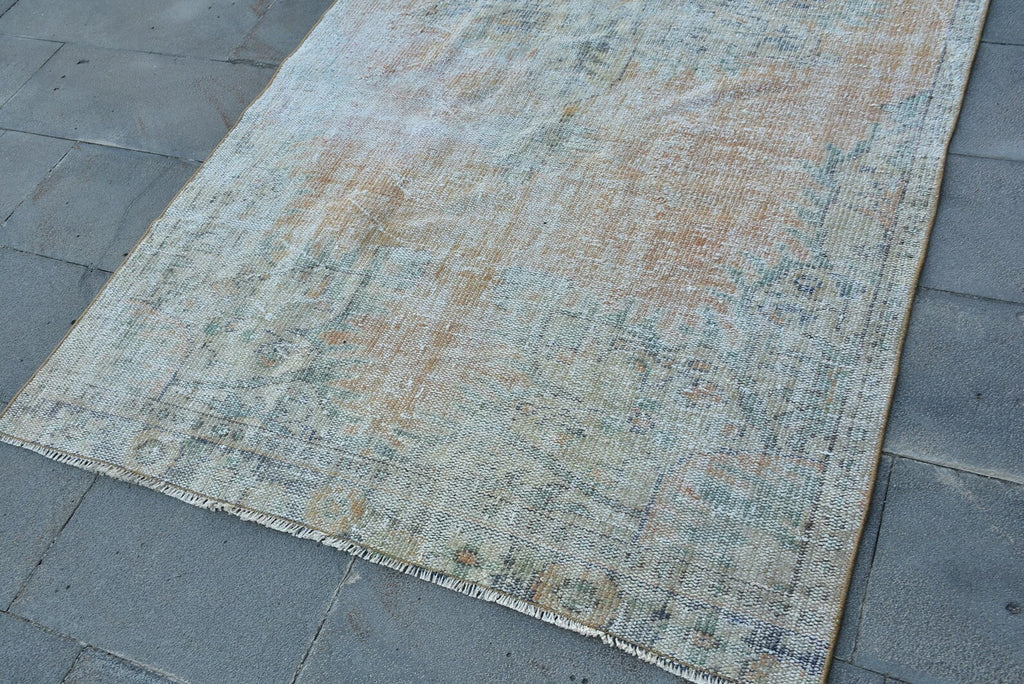 Vintage Turkish Accent Area rug 4.4 x 9.4 ft