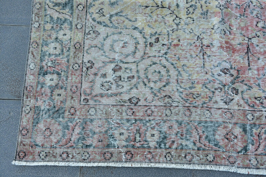 Vintage Turkish Accent Area rug 4.9 x 8.5 ft