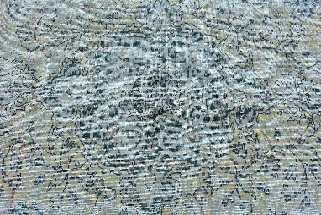 Vintage Turkish Accent Area rug 4.9 x 8.5 ft