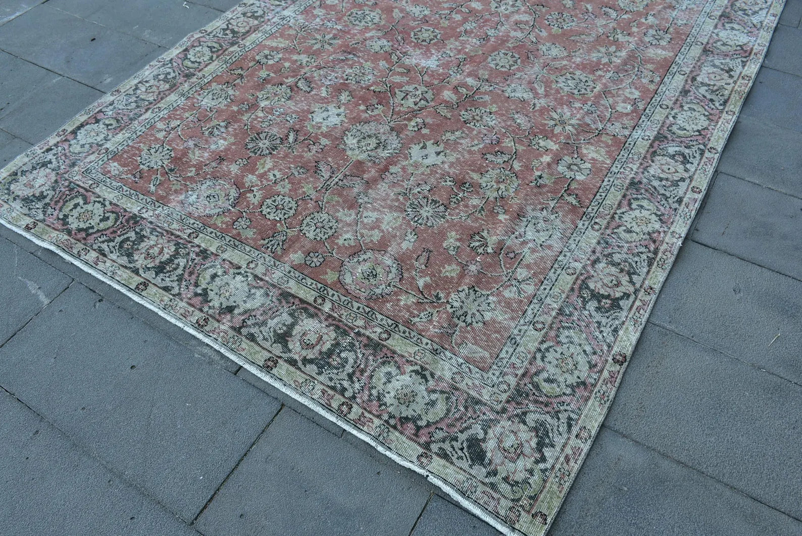 XL Vintage Turkish Accent Area Rug 6 x 9.4 ft
