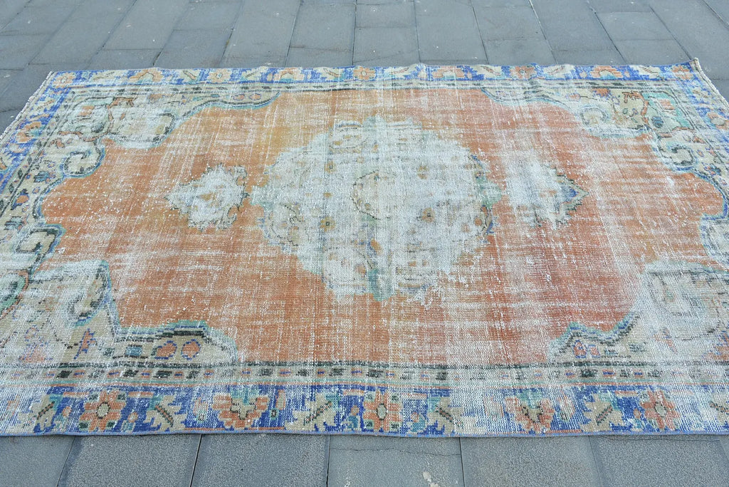 XL Vintage Turkish Accent Area Rug 5.7 x 9.3 ft