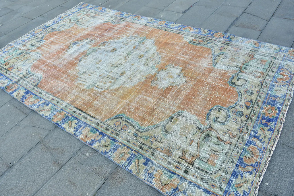 XL Vintage Turkish Accent Area Rug 5.7 x 9.3 ft