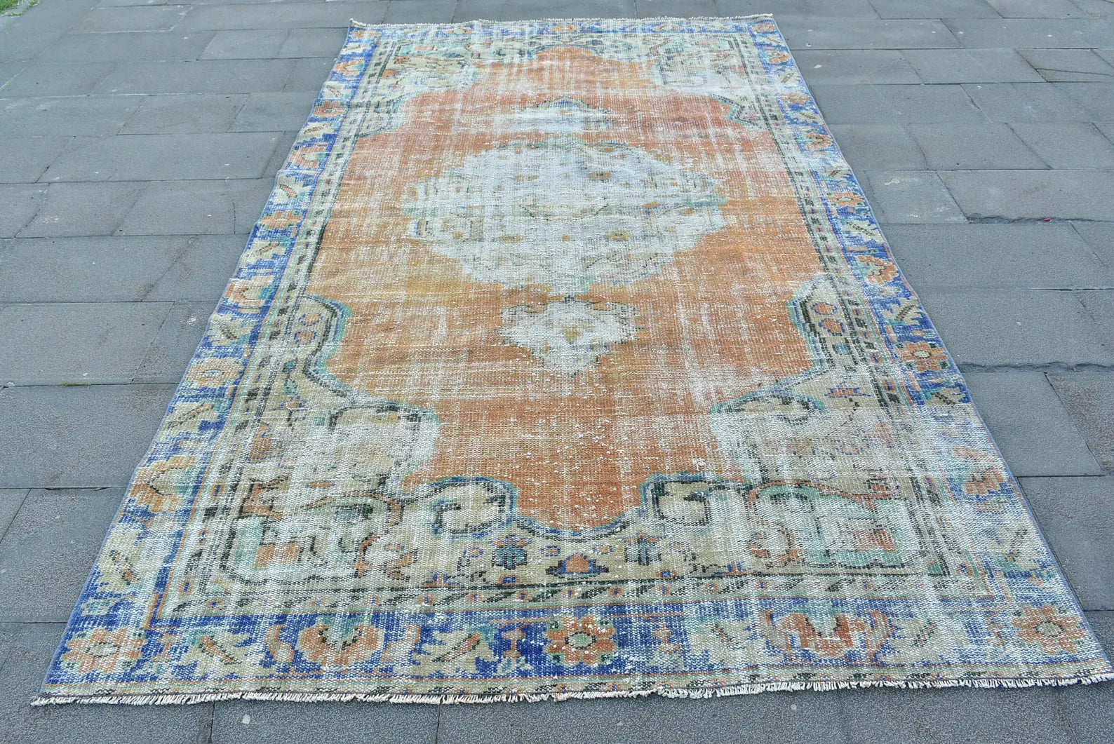 XL Vintage Turkish Accent Area Rug 5.7 x 9.3 ft
