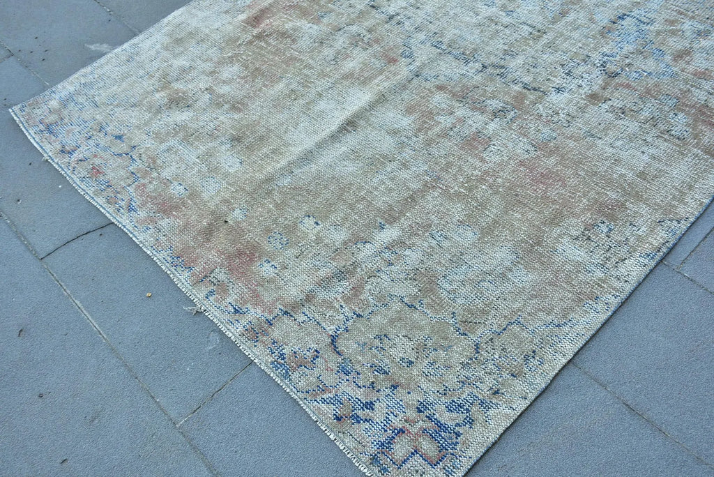 Vintage Turkish Accent Area rug 4.9 x 7.9 ft