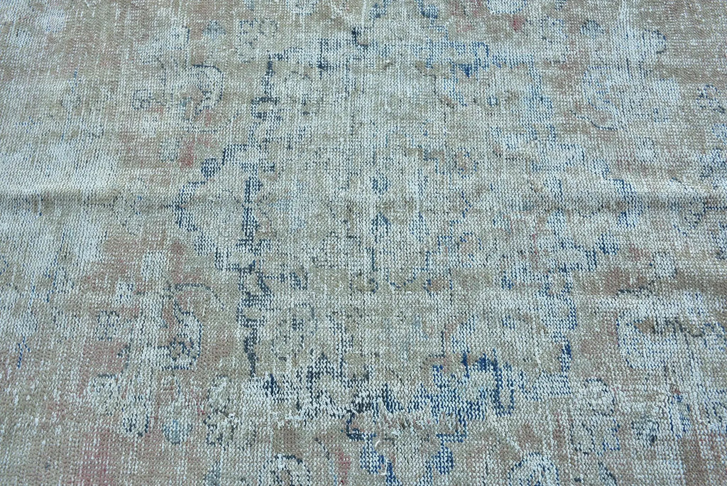 Vintage Turkish Accent Area rug 4.9 x 7.9 ft