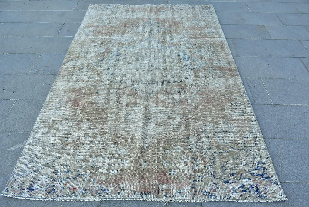 Vintage Turkish Accent Area rug 4.9 x 7.9 ft