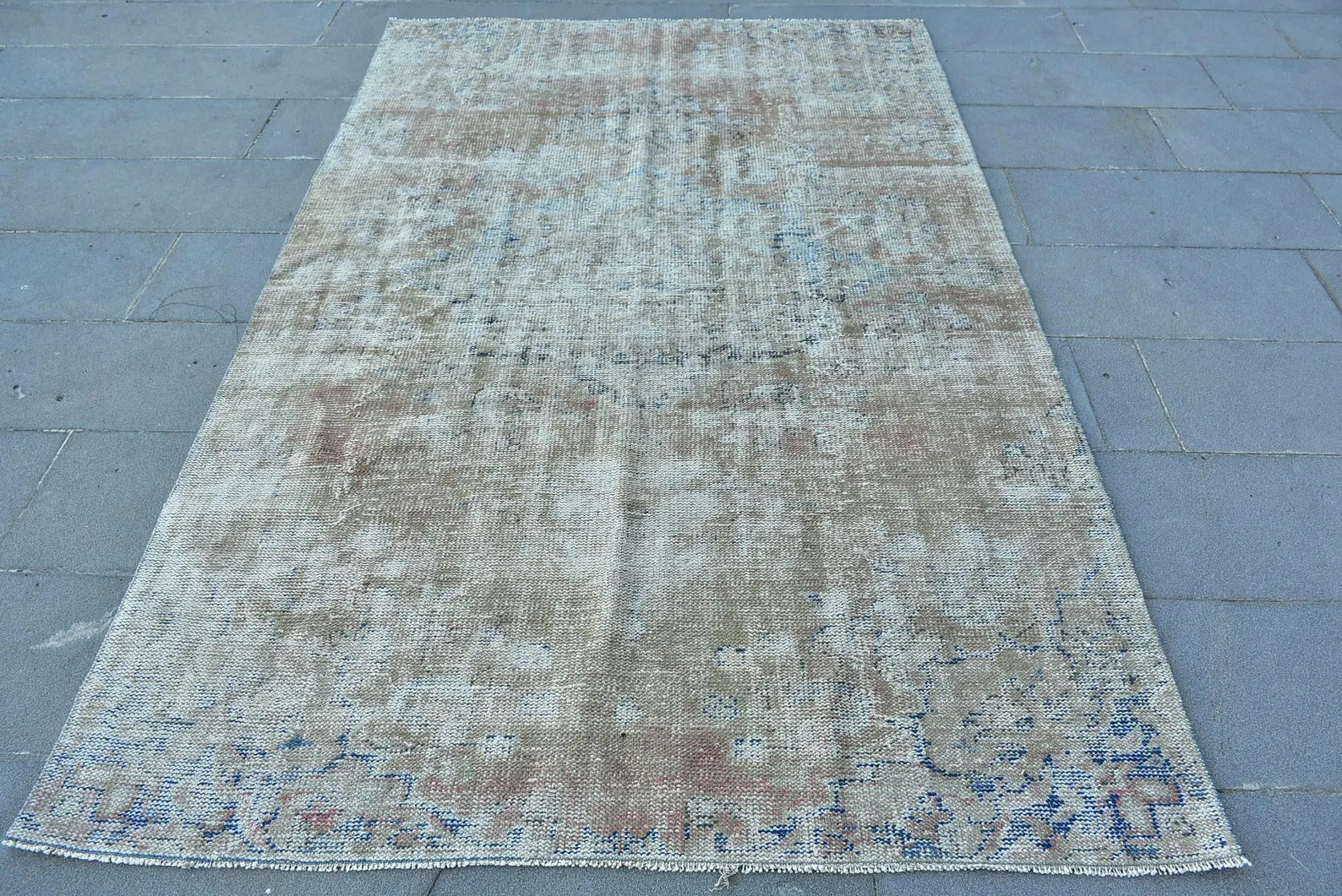 Vintage Turkish Accent Area rug 4.9 x 7.9 ft