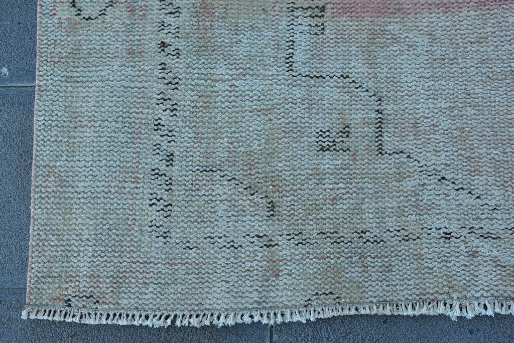 Vintage Turkish Accent Area rug 4.5 x 8 ft