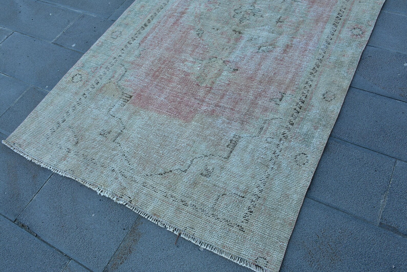 Vintage Turkish Accent Area rug 4.5 x 8 ft