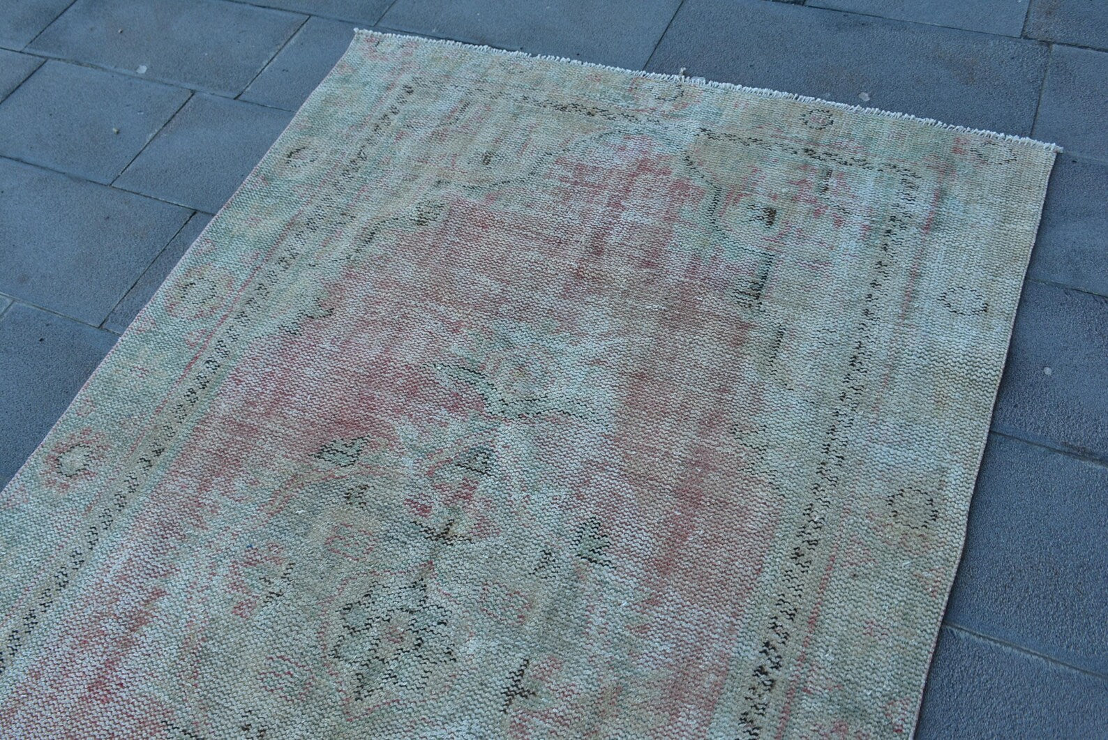 Vintage Turkish Accent Area rug 4.5 x 8 ft