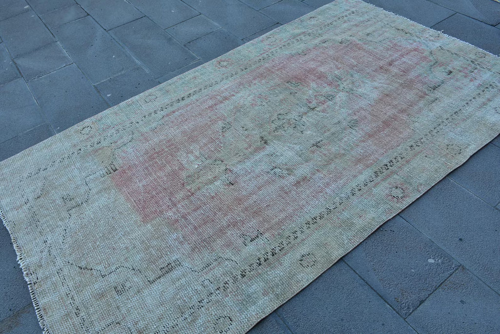 Vintage Turkish Accent Area rug 4.5 x 8 ft