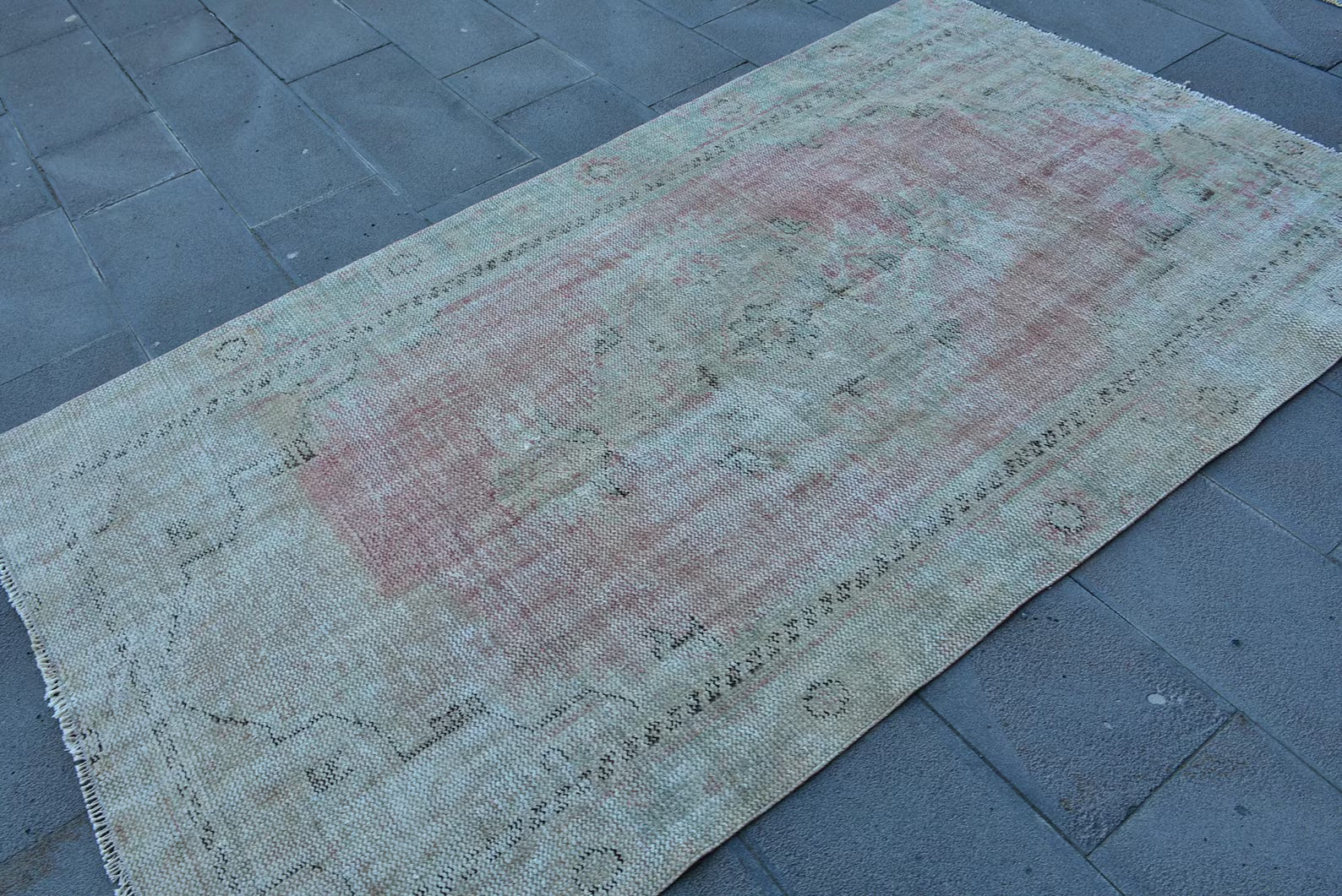 Vintage Turkish Accent Area rug 4.5 x 8 ft