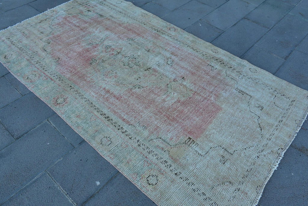 Vintage Turkish Accent Area rug 4.5 x 8 ft