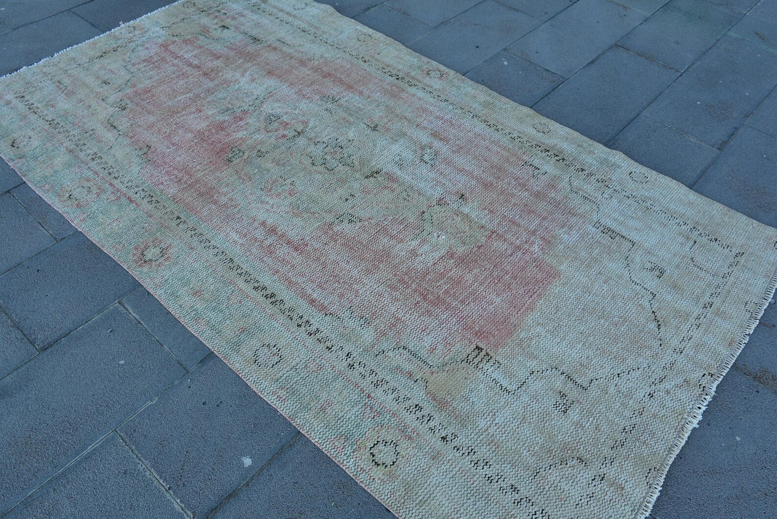 Vintage Turkish Accent Area rug 4.5 x 8 ft