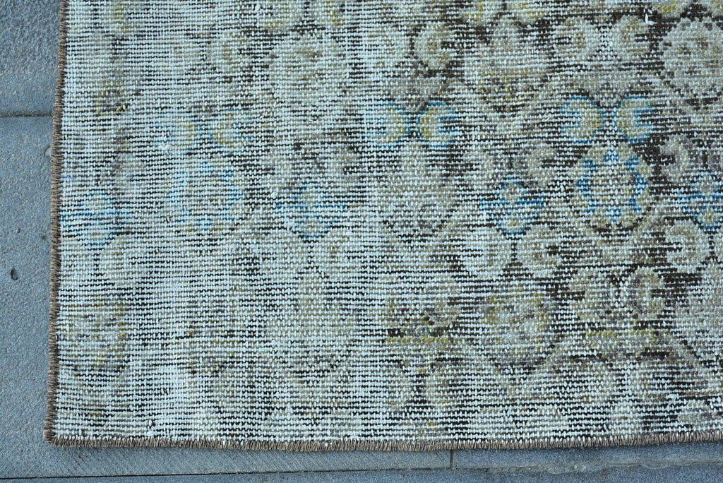 Vintage Turkish Accent Area rug 2.4 x 4.7 ft