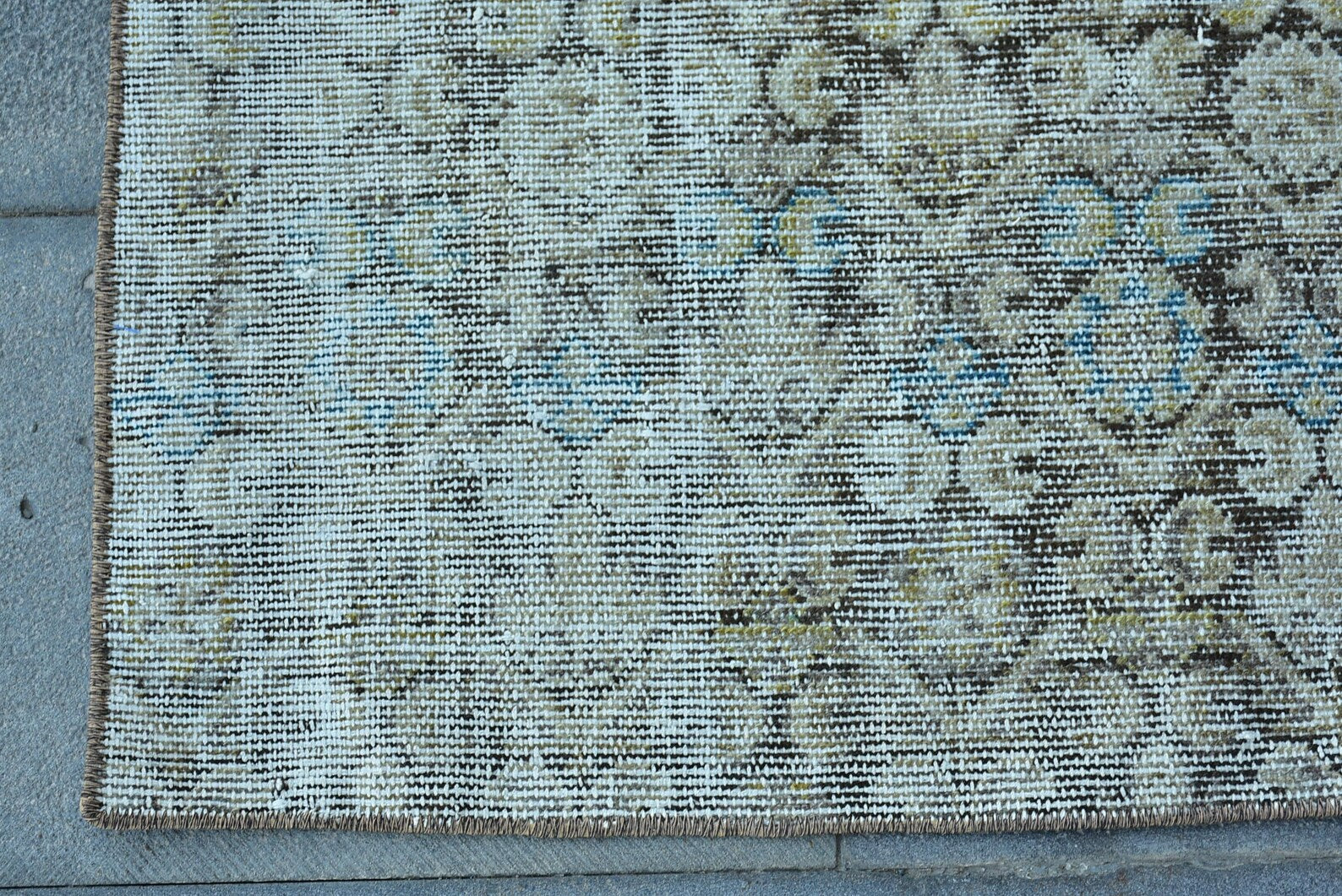 Vintage Turkish Accent Area rug 2.4 x 4.7 ft