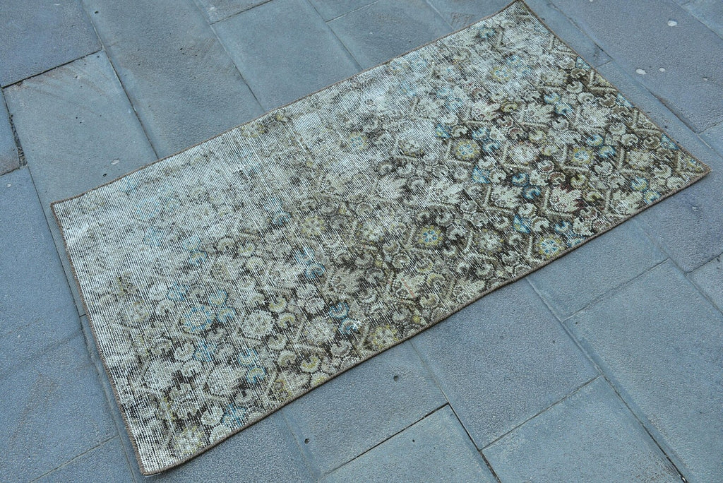 Vintage Turkish Accent Area rug 2.4 x 4.7 ft