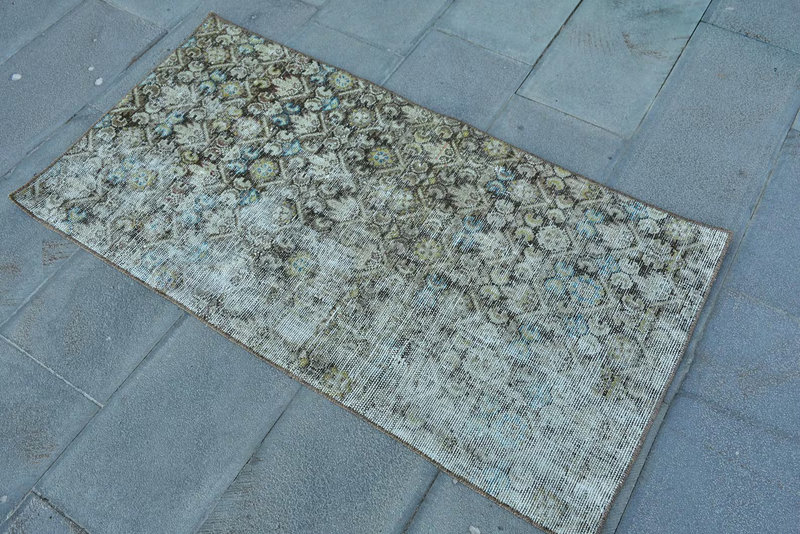 Vintage Turkish Accent Area rug 2.4 x 4.7 ft