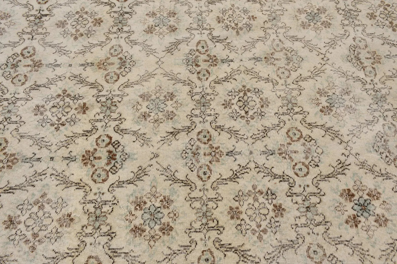Vintage Turkish Accent Area rug 5.6 x 8.8 ft