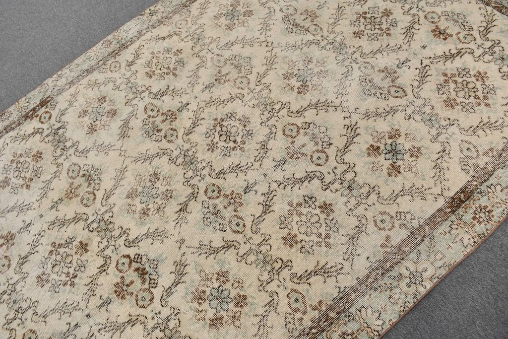 Vintage Turkish Accent Area rug 5.6 x 8.8 ft