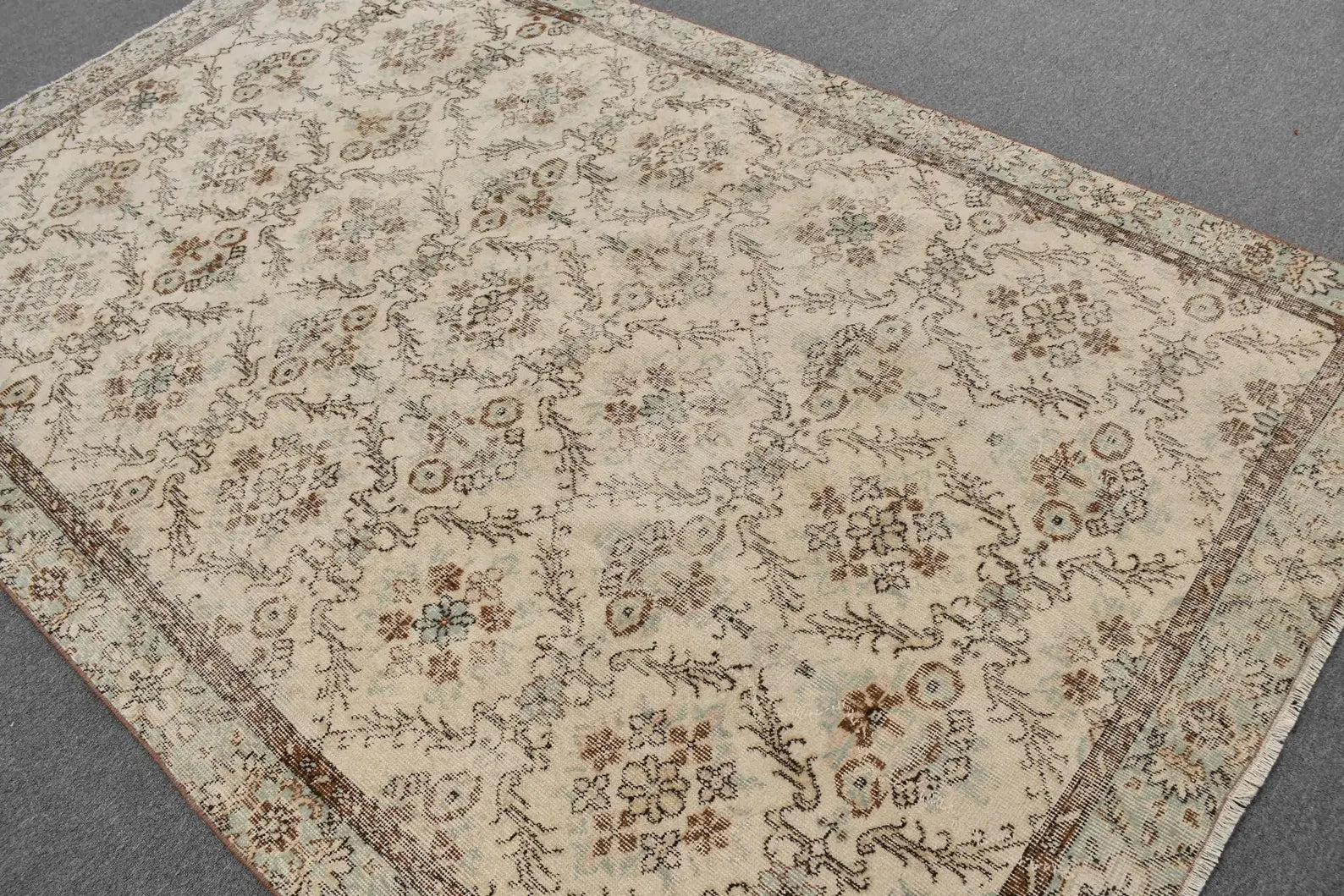 Vintage Turkish Accent Area rug 5.6 x 8.8 ft