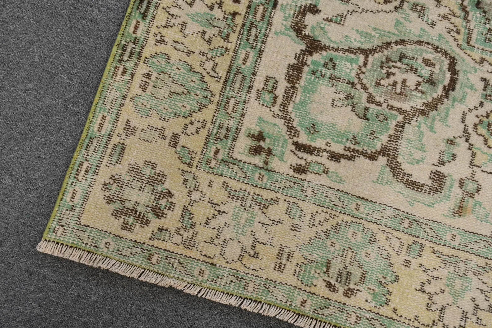 Vintage Turkish Accent Area rug 5.2 x 9.4 ft