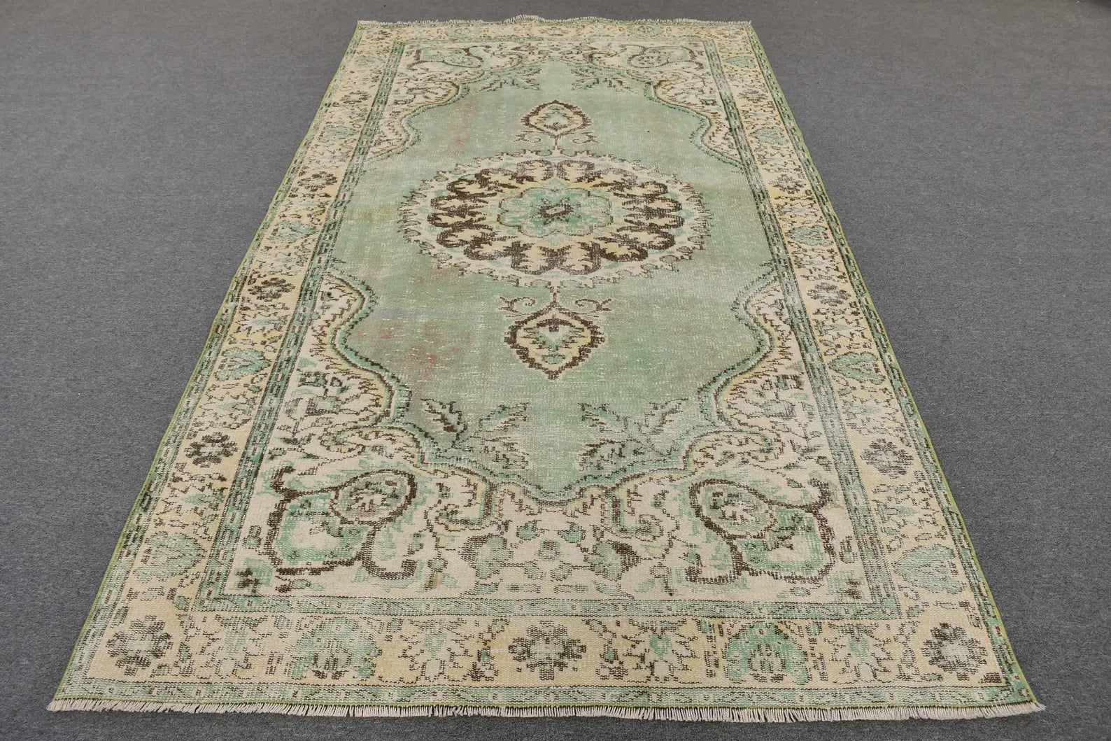 Vintage Turkish Accent Area rug 5.2 x 9.4 ft
