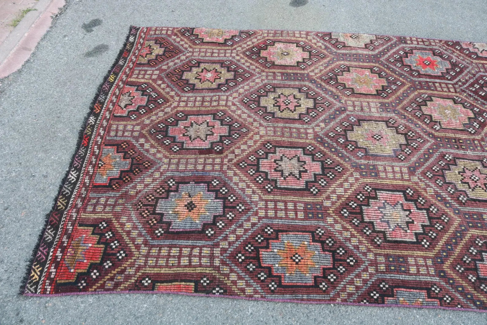 XL Vintage Turkish Accent Area Rug 5.2 x 9.4 ft