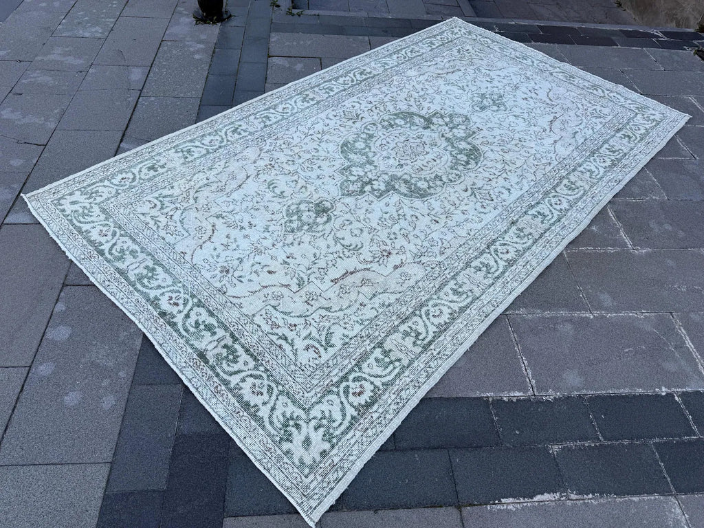 XL Vintage Turkish Accent Area Rug 5.2 x 9.3 ft
