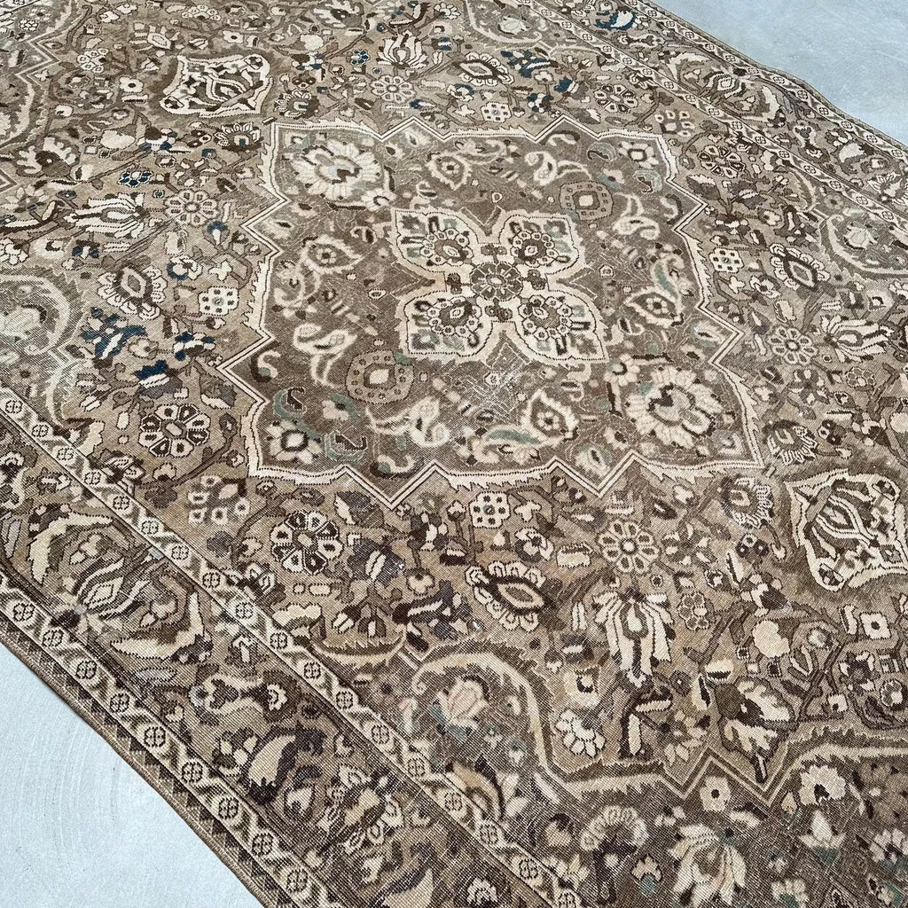 XL Vintage Turkish Accent Area rug 6.7 x 9.7 ft