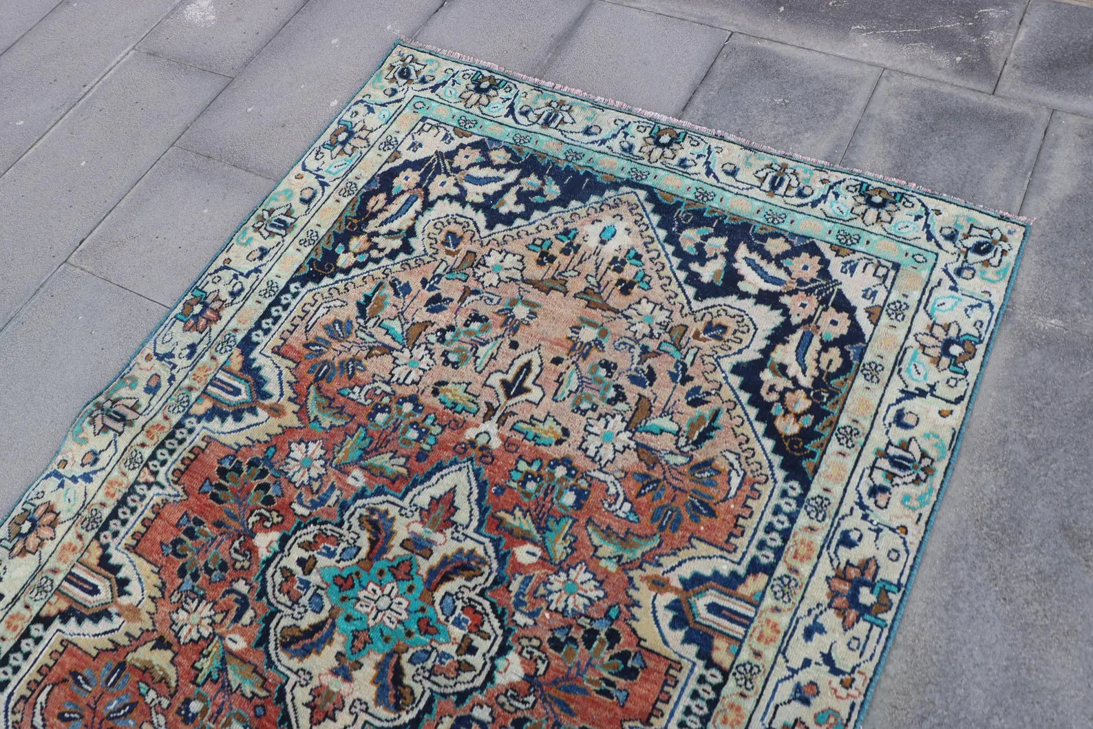 Vintage Persian Accent Area Rug 4 x 6.3 ft