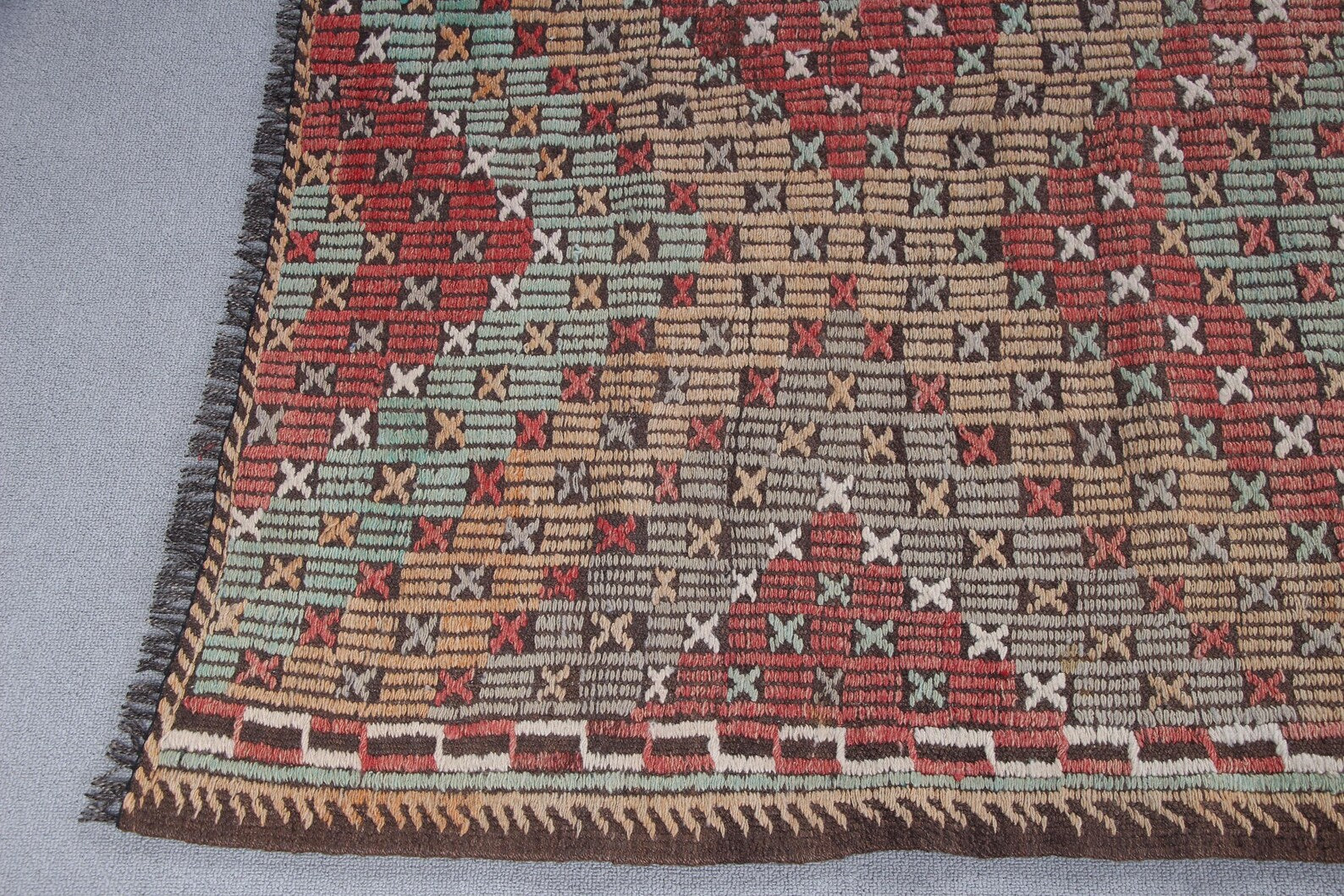 XL Vintage Turkish Accent Area rug 6 x 9.7 ft