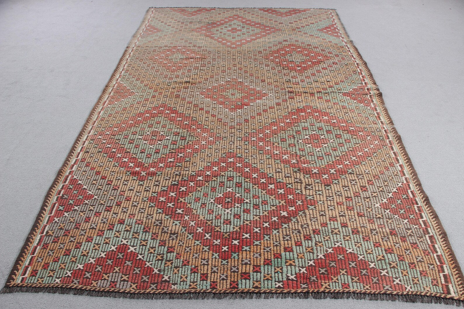 XL Vintage Turkish Accent Area rug 6 x 9.7 ft