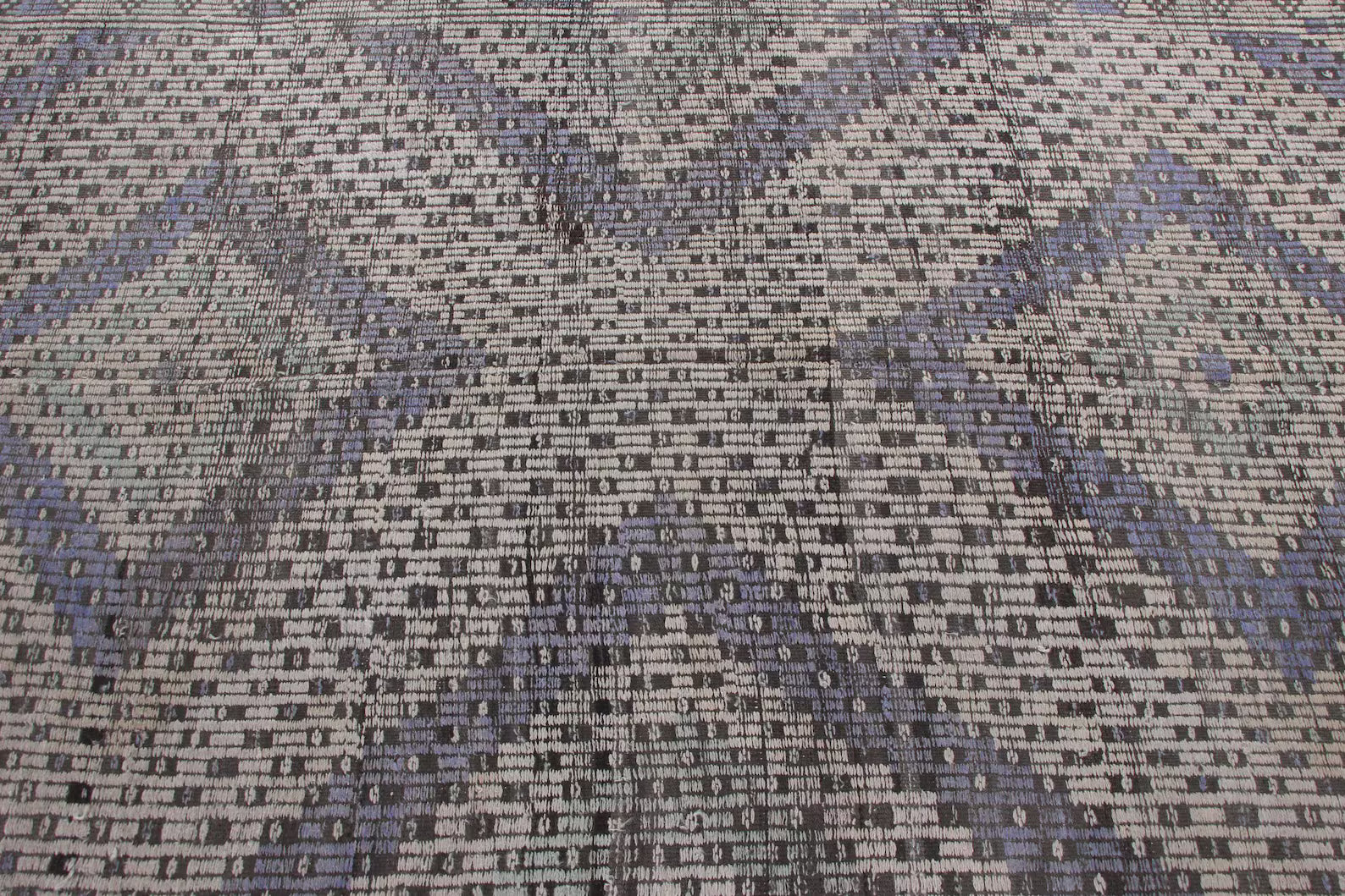 XL Vintage Turkish Accent Area rug 5.7 x 9.9 ft