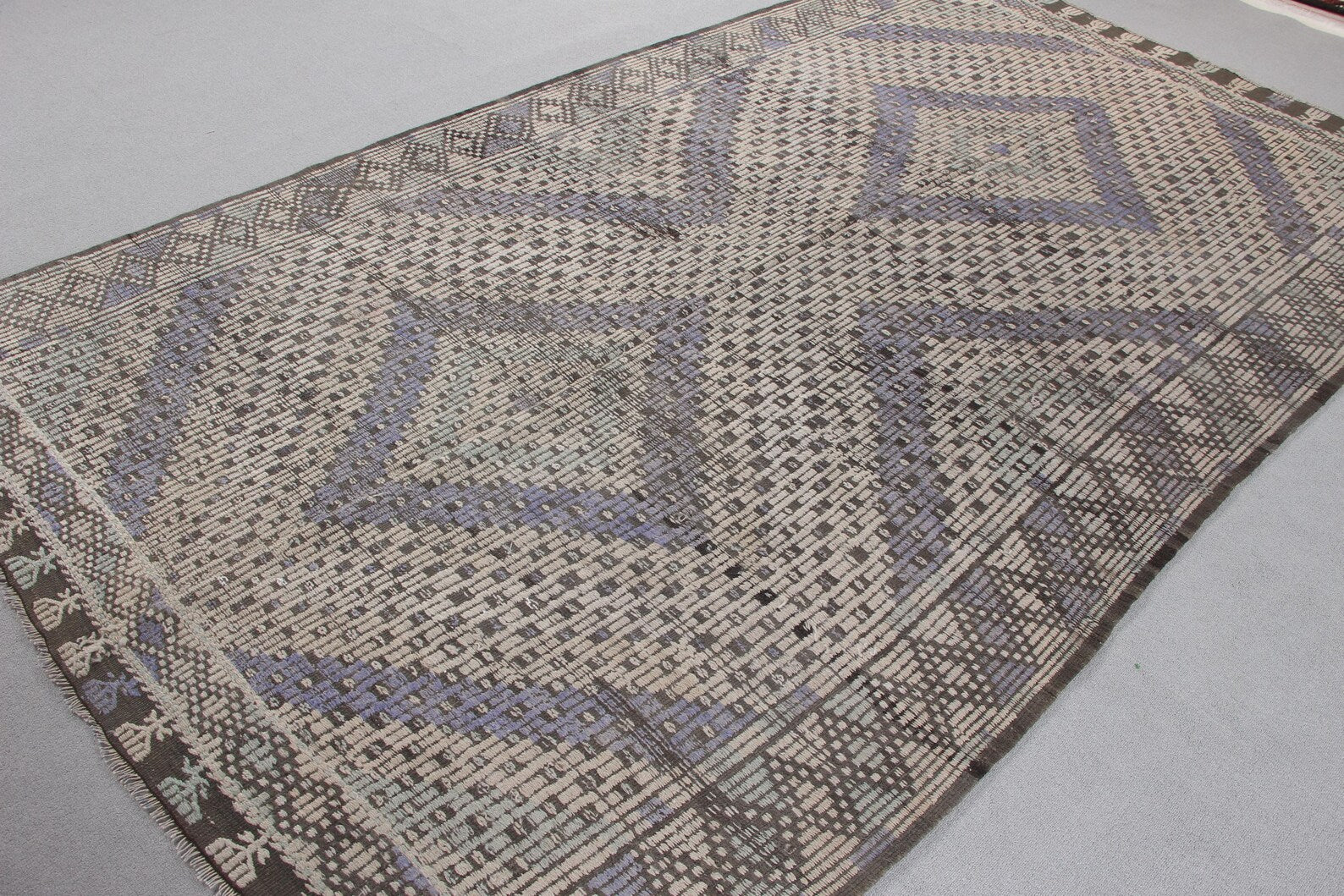 XL Vintage Turkish Accent Area rug 5.7 x 9.9 ft