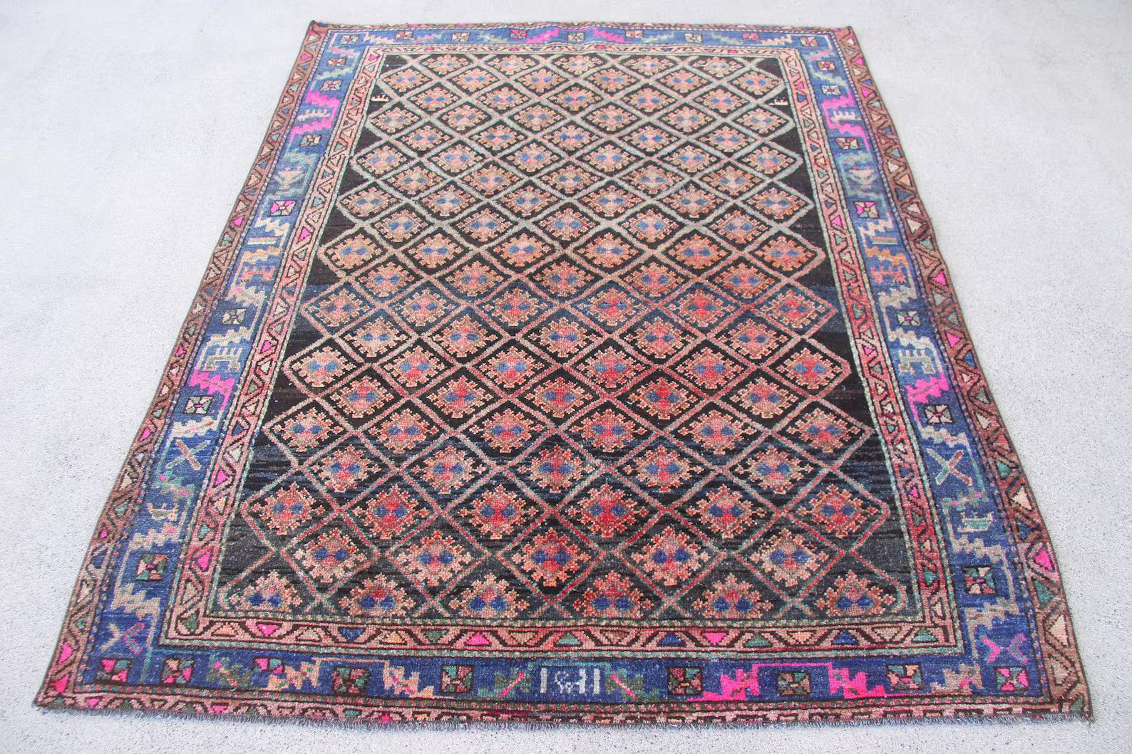 Vintage Turkish Accent Area rug 4.9 x 6 ft