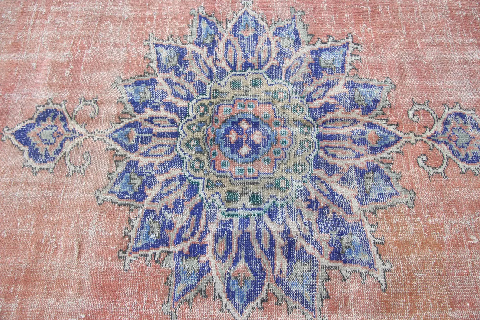 XL Vintage Turkish Accent Area rug 6.5 x 9.6 ft