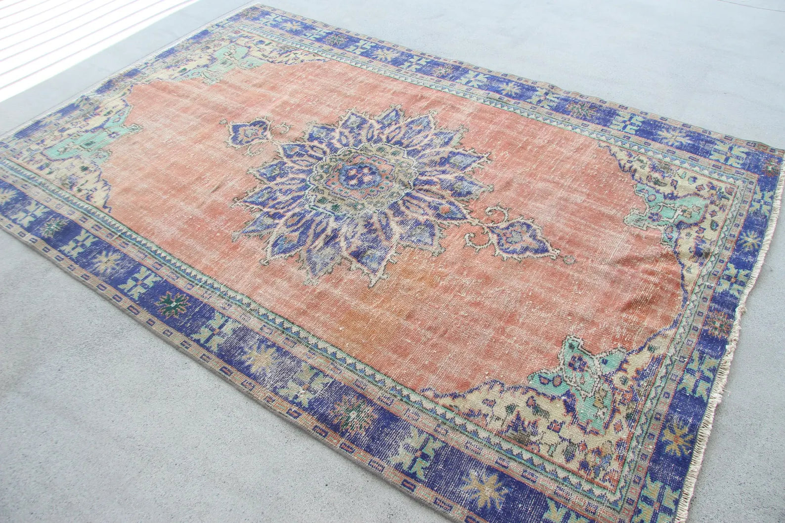 XL Vintage Turkish Accent Area rug 6.5 x 9.6 ft