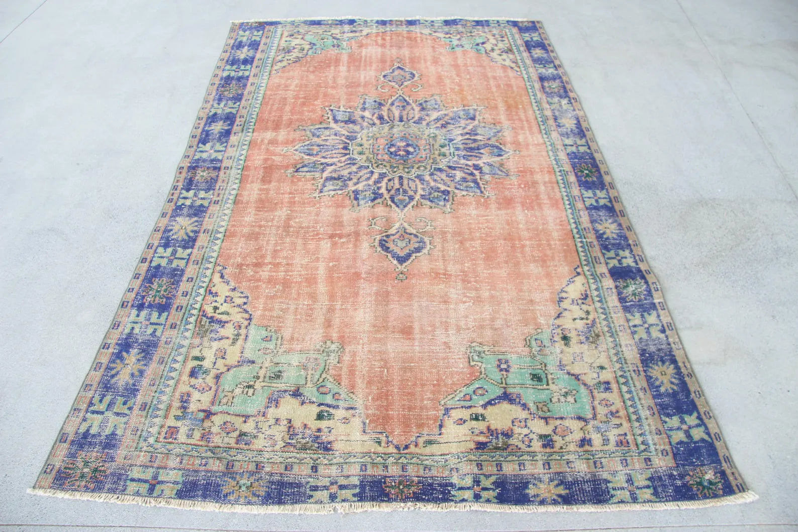 XL Vintage Turkish Accent Area rug 6.5 x 9.6 ft