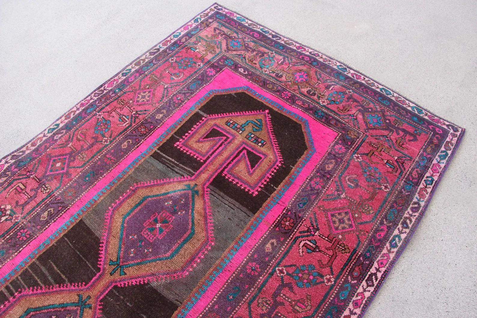 Vintage Persian Accent Area rug 3.9 x 7.8 ft