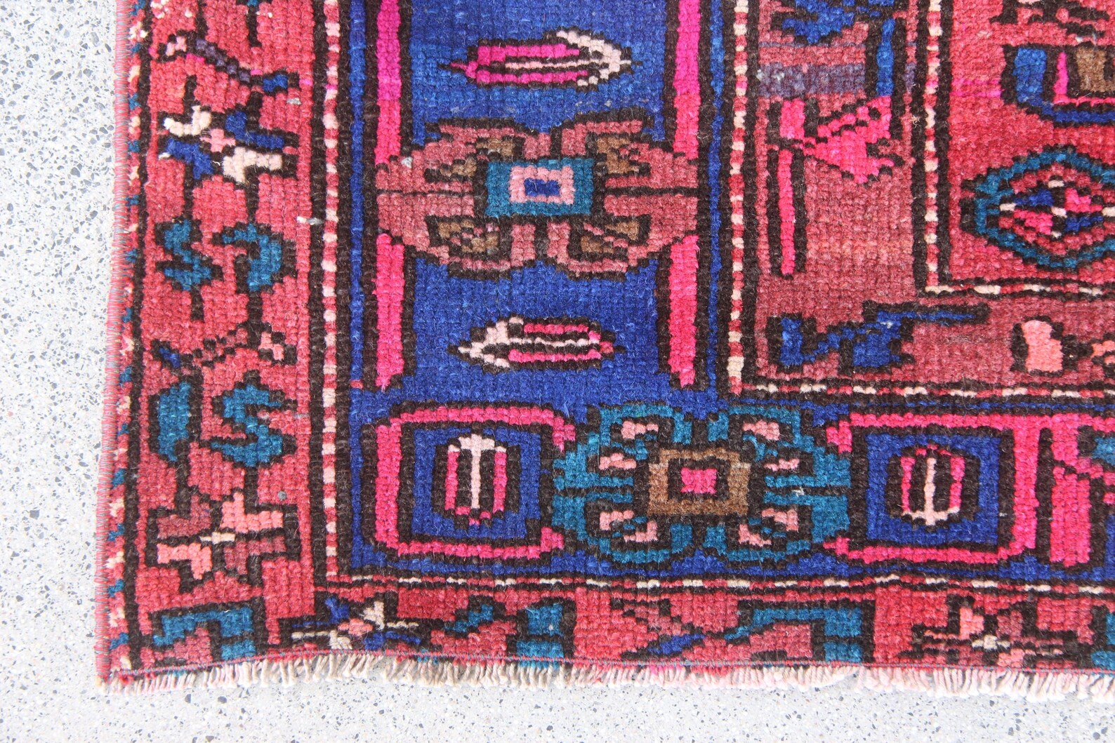 Vintage Persian Accent Area rug 4.5 x 7.2 ft