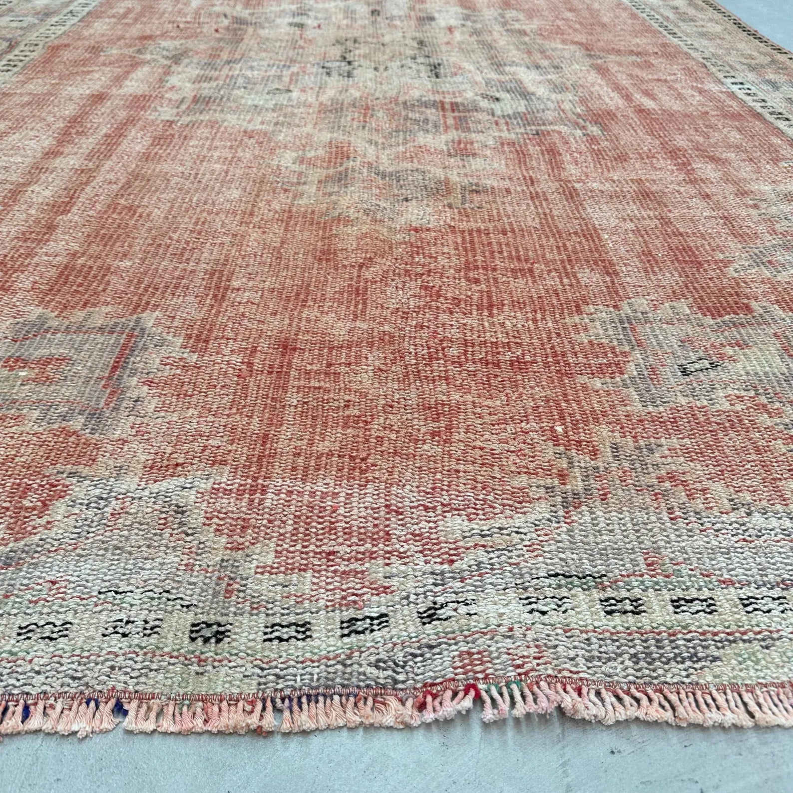 XL Vintage Turkish Accent Area Rug 5.9 x 9.3 ft