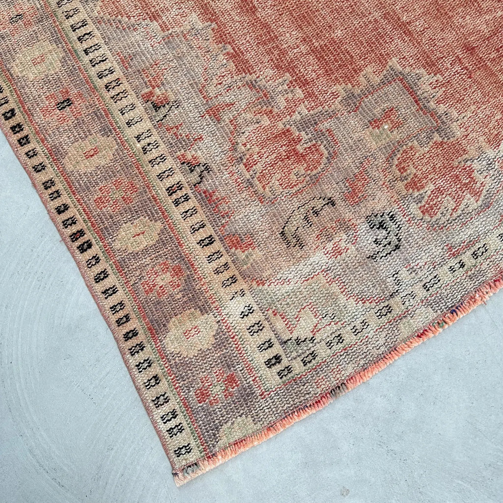 XL Vintage Turkish Accent Area Rug 5.9 x 9.3 ft